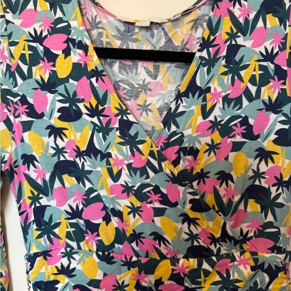 Boden Layla Jersey Dress Beautiful Print Size 2P in Like New Condition - Picture 3 of 10